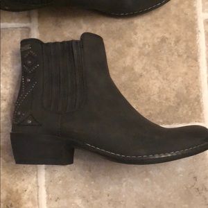 Roxy black ankle booties